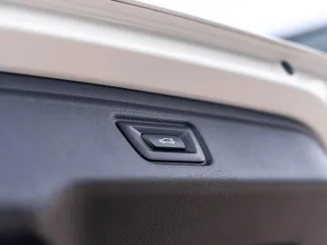 Car image 49
