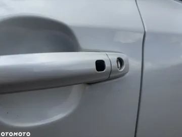 Car image 40