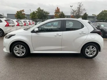 Car image 4