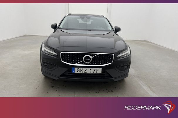 Volvo V60 Cross Country D4 AWD Momentum 140 kW image number 3