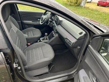 Car image 13