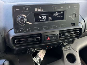 Car image 27