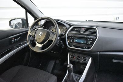 Car image 14