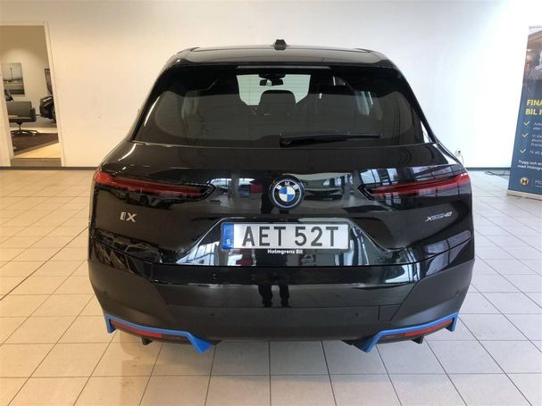 BMW iX xDrive40 241 kW image number 24