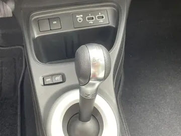 Car image 24