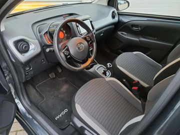 Car image 11