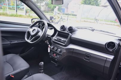 Car image 16