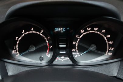 Car image 24