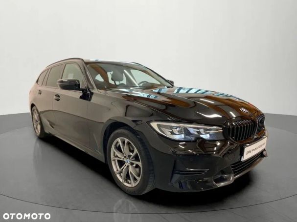 BMW 320i Touring 135 kW image number 2