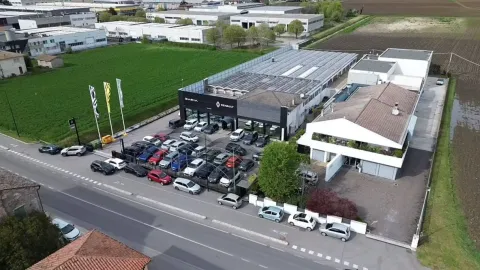 Car image 13