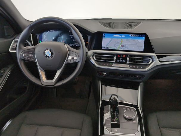 BMW 320i 135 kW image number 4