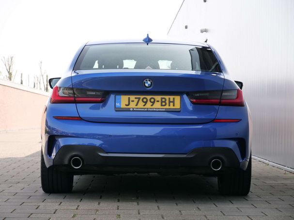 BMW 320i 135 kW image number 13