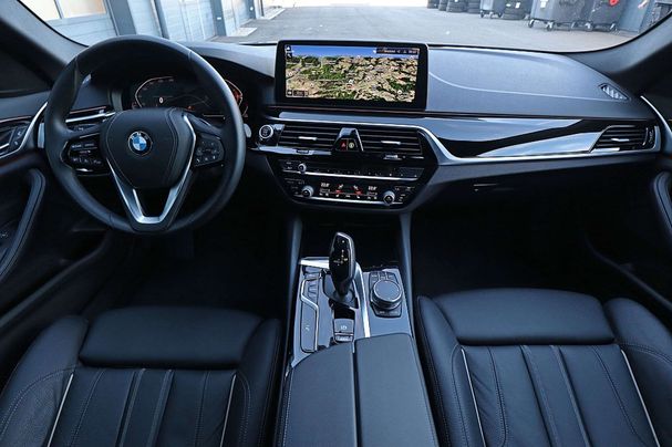 BMW 520d Touring 140 kW image number 10