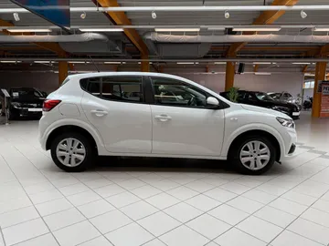 Car image 3