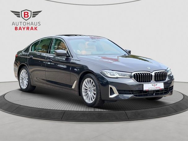 BMW 520d Luxury Line 140 kW image number 2