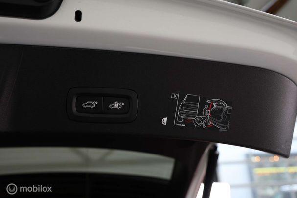 Volvo XC40 R Recharge T4 Design 155 kW image number 11