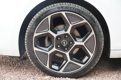 Car image 37