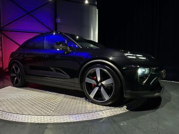 Car image 35