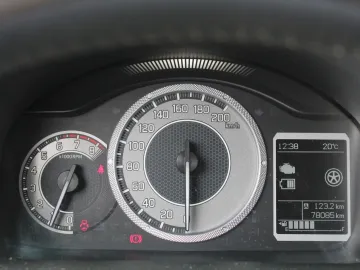 Car image 26