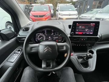 Car image 32