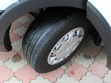 Car image 22