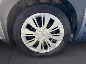 Car image 10