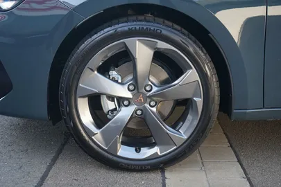 Car image 28
