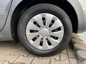 Car image 13