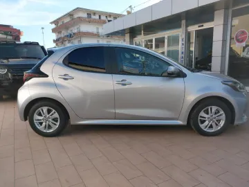 Car image 5