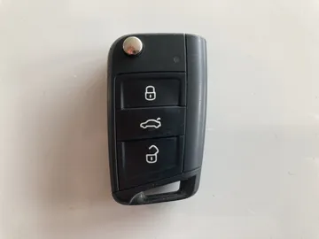 Car image 30