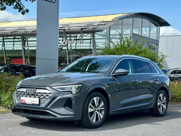Car image 30