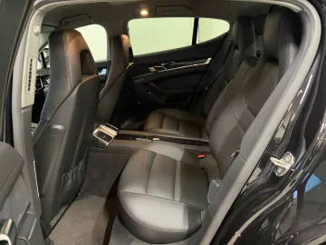 Car image 32