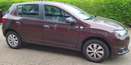 Car image 3