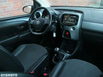 Car image 26