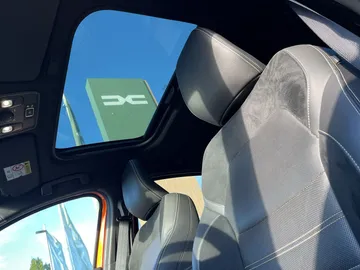 Car image 26