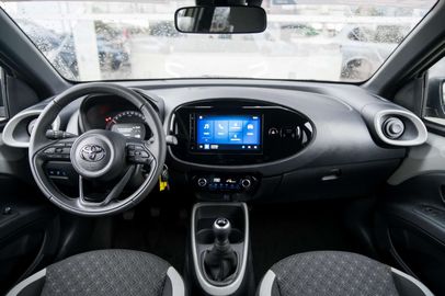 Car image 11