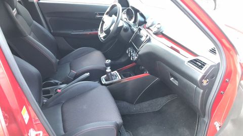 Car image 11