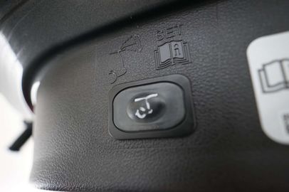 Car image 38