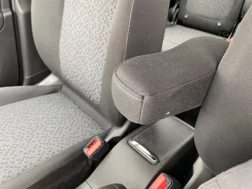 Car image 35