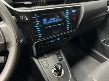 Car image 25