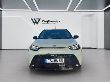 Car image 3