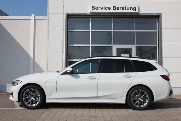 BMW 330e Touring Sport Line 215 kW image number 4