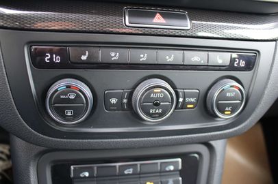 Car image 36