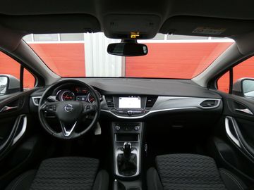 Car image 14