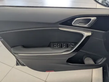 Car image 37