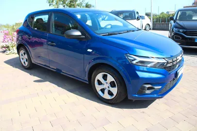 Car image 4