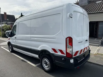Car image 32