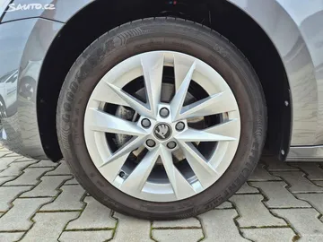 Car image 32