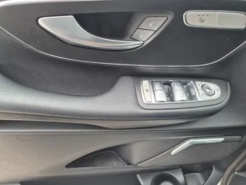 Car image 35