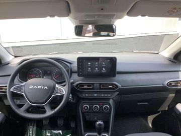 Car image 12